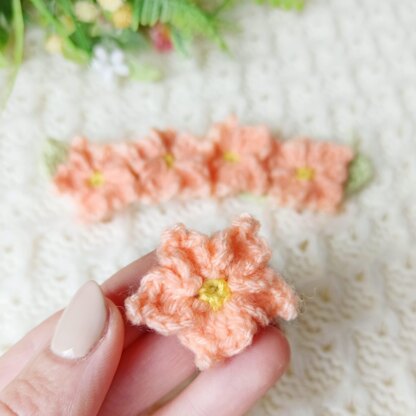 Flowers with leaves crochet pattern