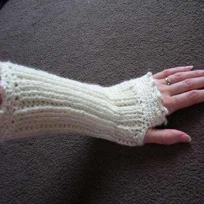 Knit-Look Crocheted Fingerless Gloves