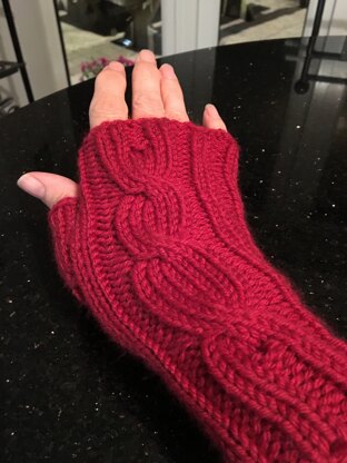 One cable mitts