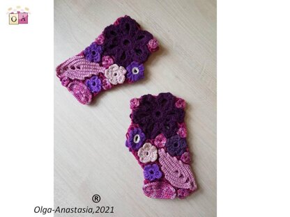 Bright fingerless gloves for girls