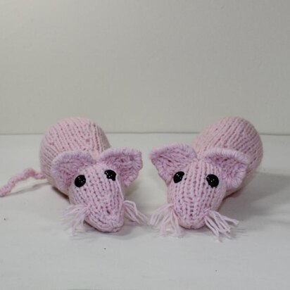 Giant Mouse Toy - knitting pattern