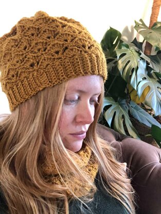 B’twixt Aran Hat and Cowl