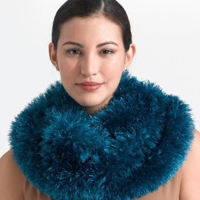 Cushy Fur Cowl in Lion Brand Fun Fur - L0734D