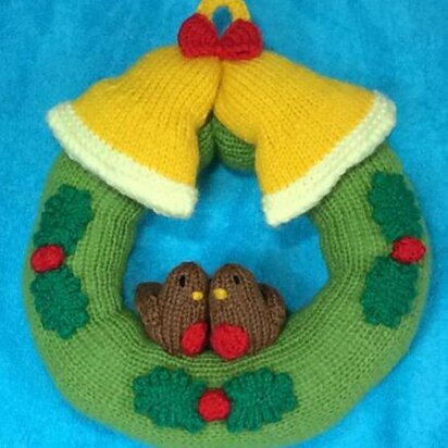 Christmas Robin Scene Wreath