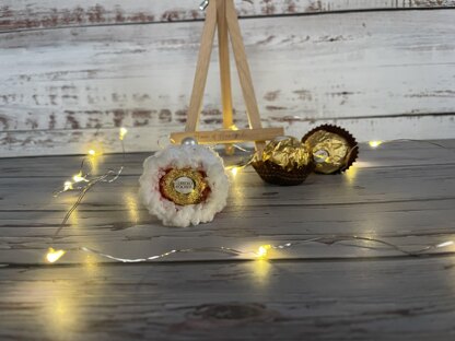 Santa Ferrero Rocher Cover Knitting Pattern