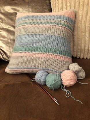 Weekend Cushion in Paintbox Yarns Simply Chunky