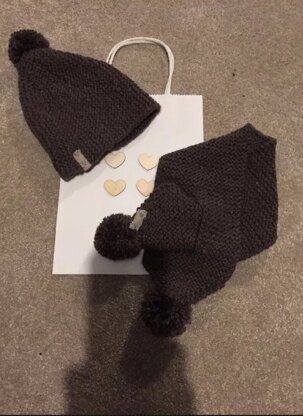 Charlie children's hat & scarf