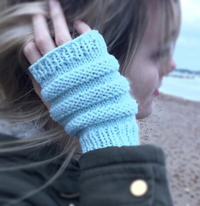 Waves Fingerless Gloves 2yrs to adult