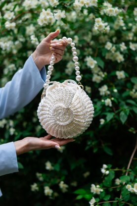 Shell raffia bag