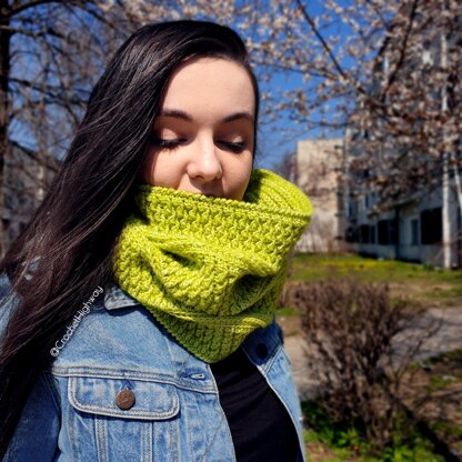 Cosmopolitan Cowl