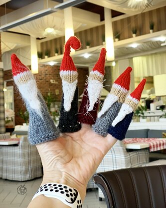 5 Santas  knitting flat