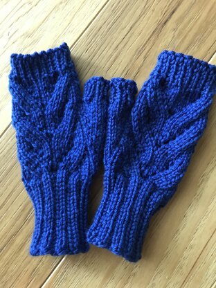 ellie's fingerless mitts