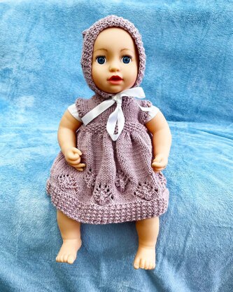 P140 Pinecone Dolls Dresses and Bonnet