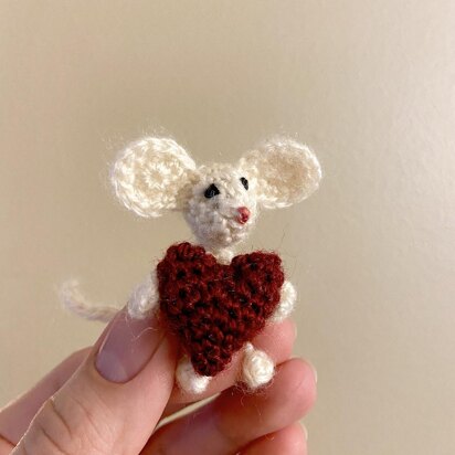 Baby Mouse with Heart