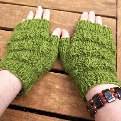 "Rug Up" Fingerless Mitts