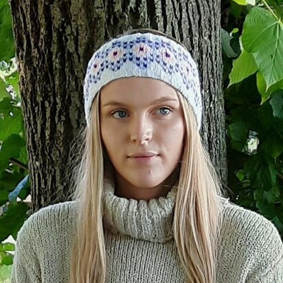 Feminine Design Winter Headband - knitting pattern