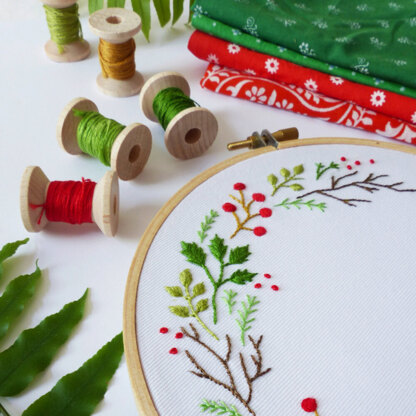 Tamar Christmas Wreath Embroidery Kit - 6in