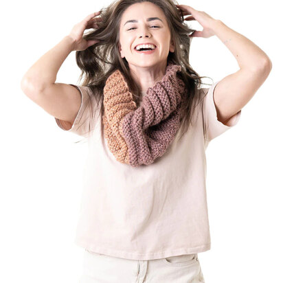 Welted Rib Cowl in Lion Brand Basic Stitch Anti Microbial Thick&Quick - M23003BSAMTQ - Downloadable PDF