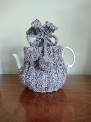 Tea cosy for awkward shaped teapot
