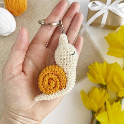 Crochet snail amigurumi pattern keyring Bag charm Car mirror hanging decor Mini toy keychain