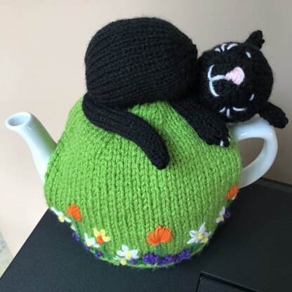 Tea cosy for cat lover
