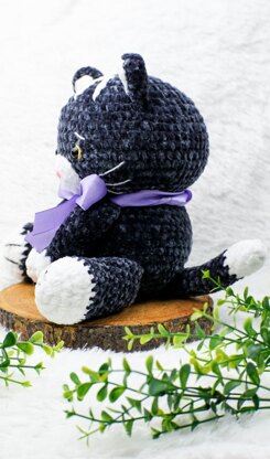 Fluffy cat amigurumi crochet doll pattern