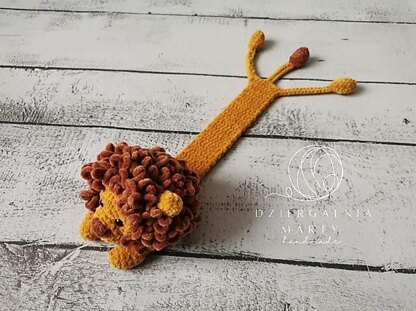 Lion crochet bookmark