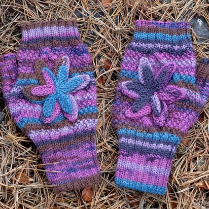 Flowering fingerless mittens