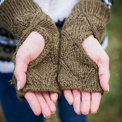 Reversible Mirrored Mitts - knitting pattern