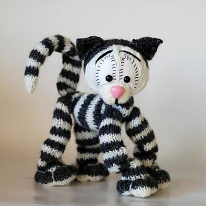 Playful Tabby cat ( a wire skeleton inside) - knitting pattern (knitted round)