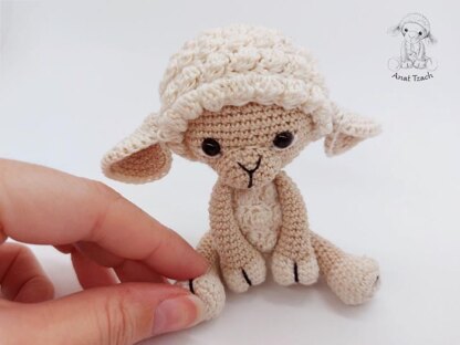 Amigurumi Crochet Lamb Toy Kit – Lion Brand Yarn