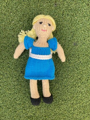 Alice in Wonderland doll knitting pattern