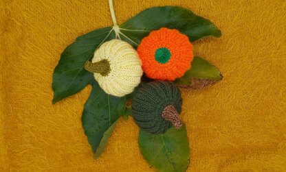 PDF Munchkin Pumpkin KNITTING PATTERN Autumn Decoration/Garland Dk Hanging Decoration Bauble Halloween Fall Autumn Cute