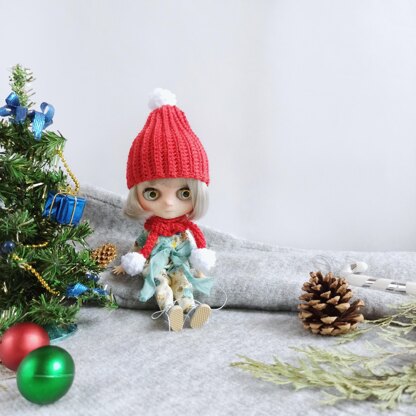 Pompon hat and scarf for Paola Reina doll