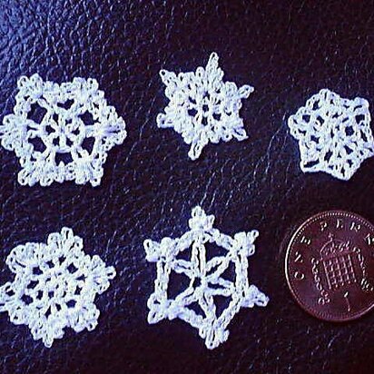 1:12th scale Christmas snowflakes