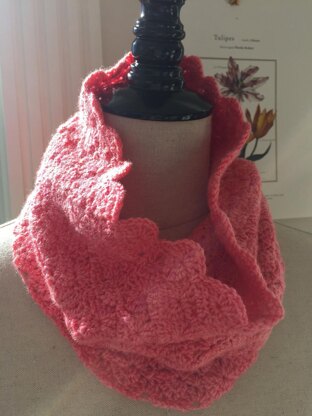 Tulipa Crochet Cowl