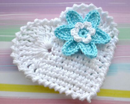 Heart with flower. Crochet appliqué. Card embellishment. Wedding card topper. Heart decoration