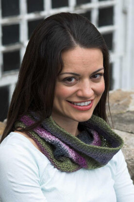 Plymouth Yarn F430 Gina Cowl (Free)