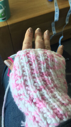 Emmett Gloves in Berroco Brio Super Chunky - 128