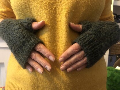 Four Stitch Cable Mittens