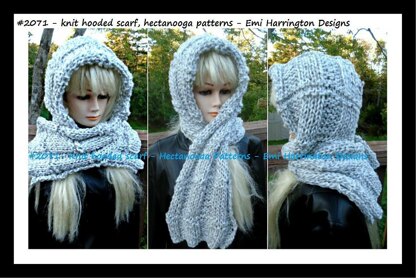 2071 - Hooded Scarf