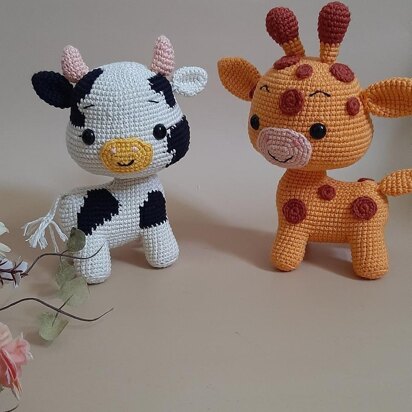 The little Cow and Giraffe