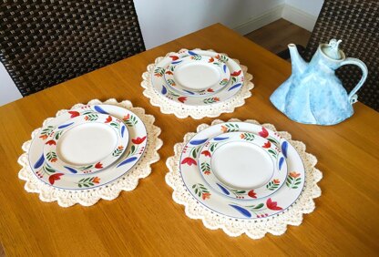 Oval placemat by HueLaVive