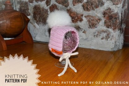 Hat with pompom for small dog