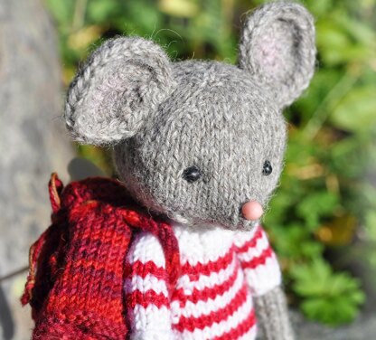 Little mouse golfer