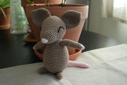 Mariette the mischievous mouse