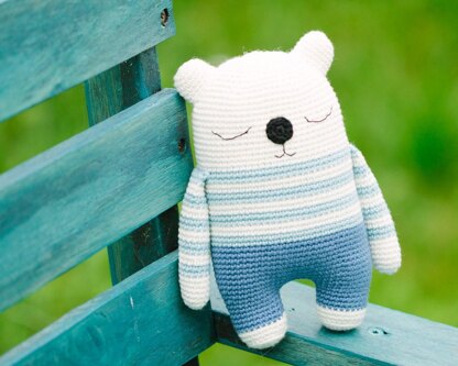 Milo the sleepy bear amigurumi