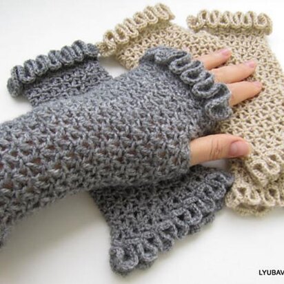 Crochet Wrist Warmers With Ruffled Edges