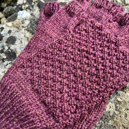 1942 Fingerless Women's Gloves Knitting Pattern - Vintage Knitting Pattern