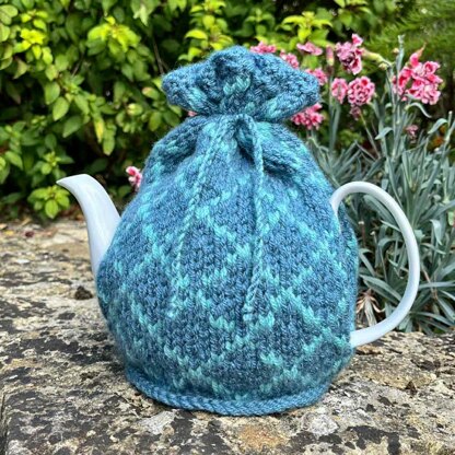 Diamond Patterned 4 Cup Teapot Cosy Knitting Pattern.